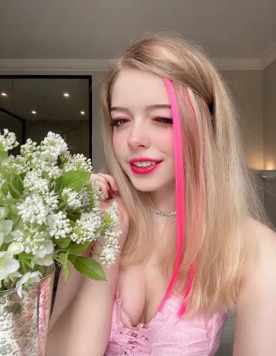 Pink lace-up top with flowers